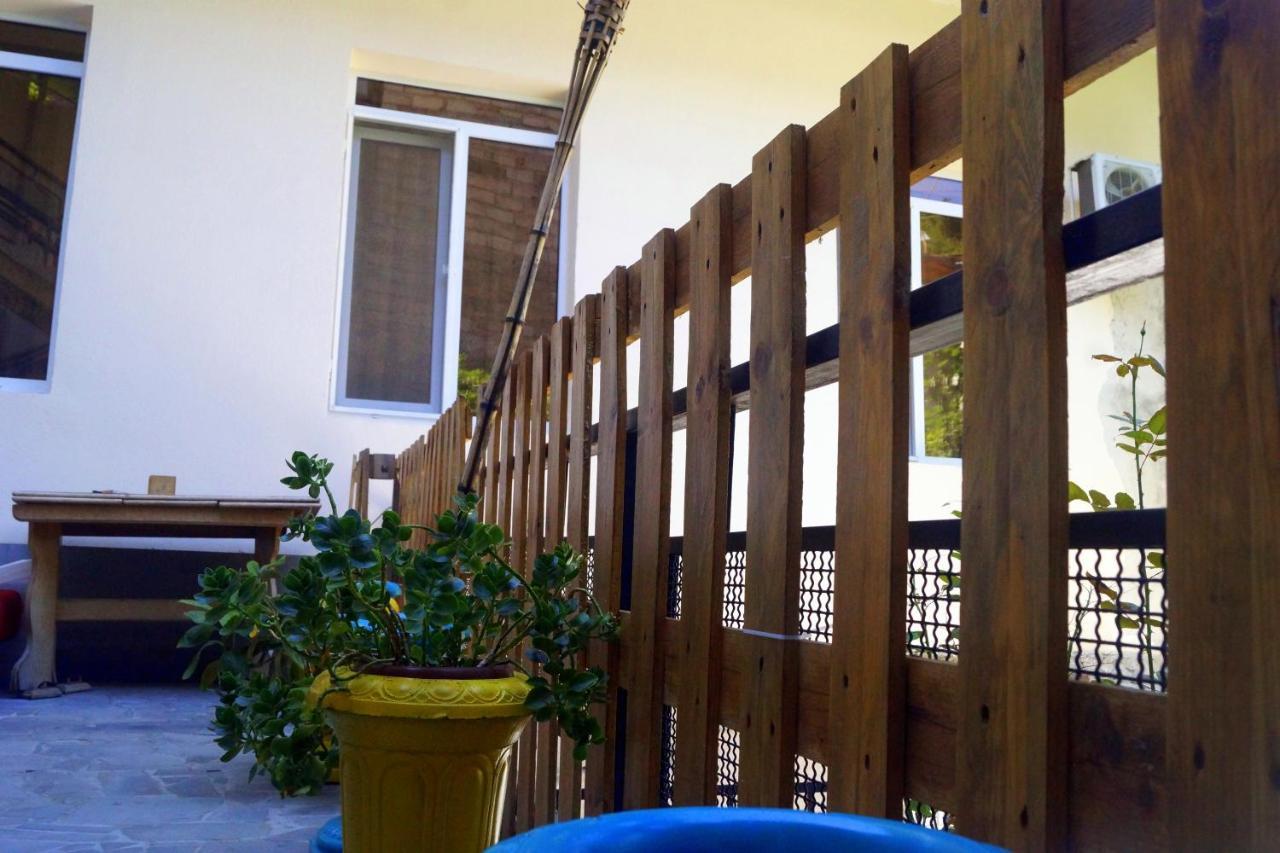 Arteast Hostel Yerevan Bagian luar foto