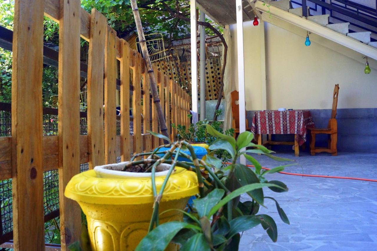 Arteast Hostel Yerevan Bagian luar foto