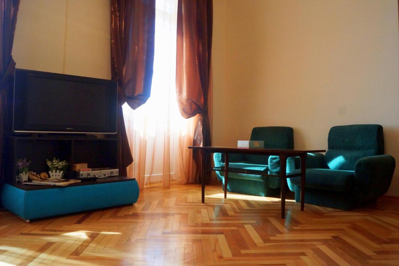 Arteast Hostel Yerevan Bagian luar foto