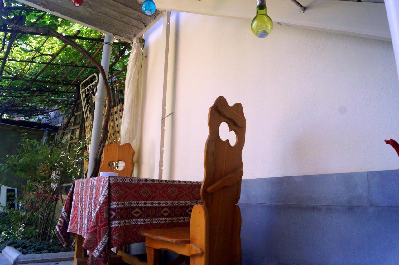Arteast Hostel Yerevan Bagian luar foto
