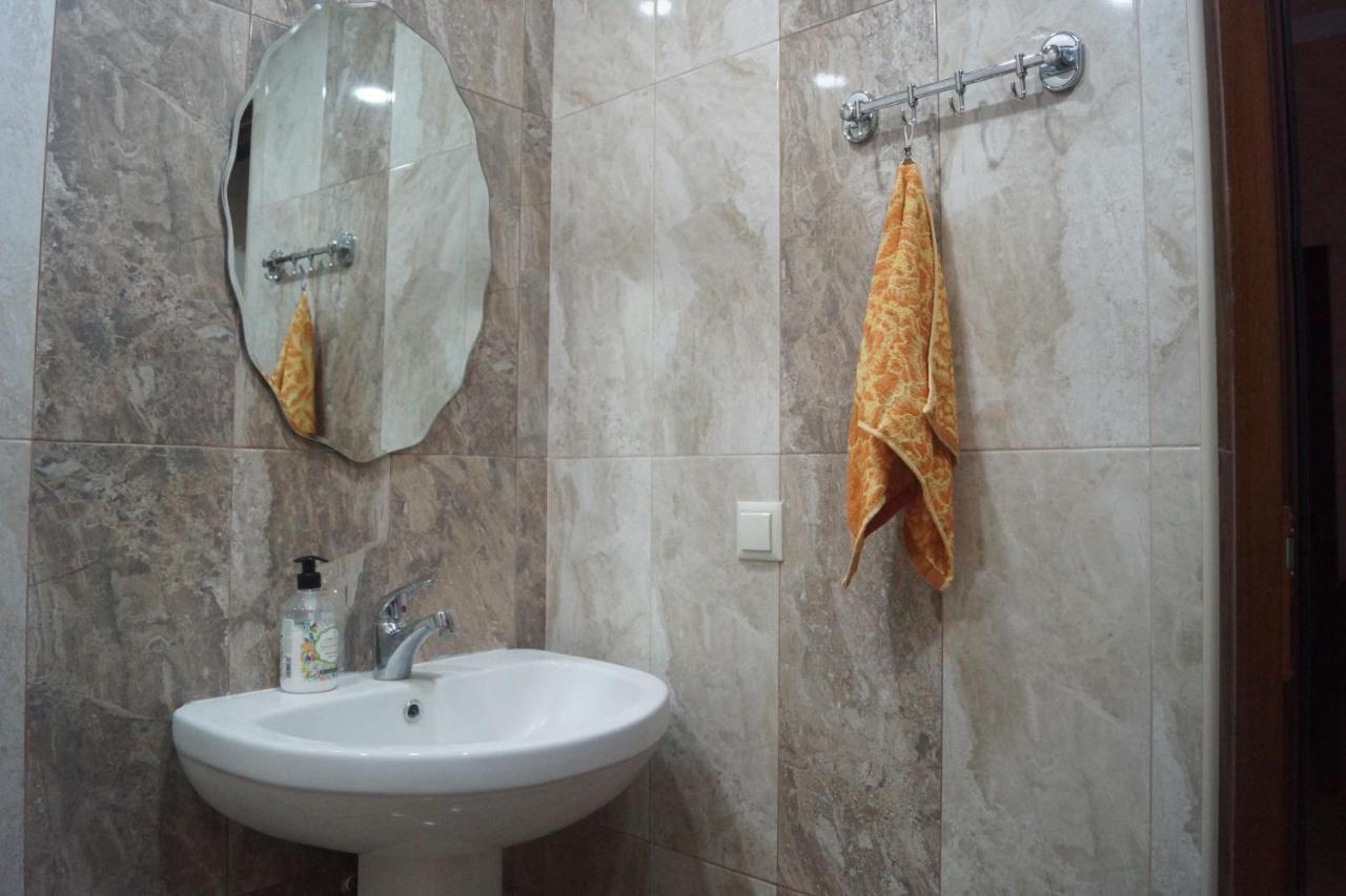 Arteast Hostel Yerevan Bagian luar foto