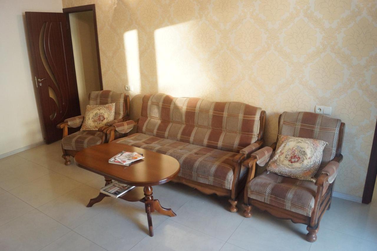 Arteast Hostel Yerevan Bagian luar foto