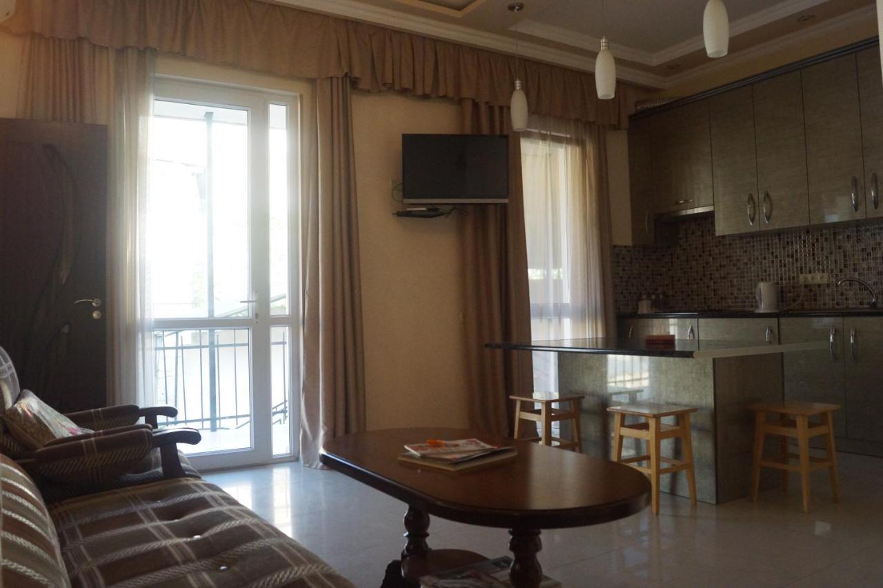 Arteast Hostel Yerevan Bagian luar foto