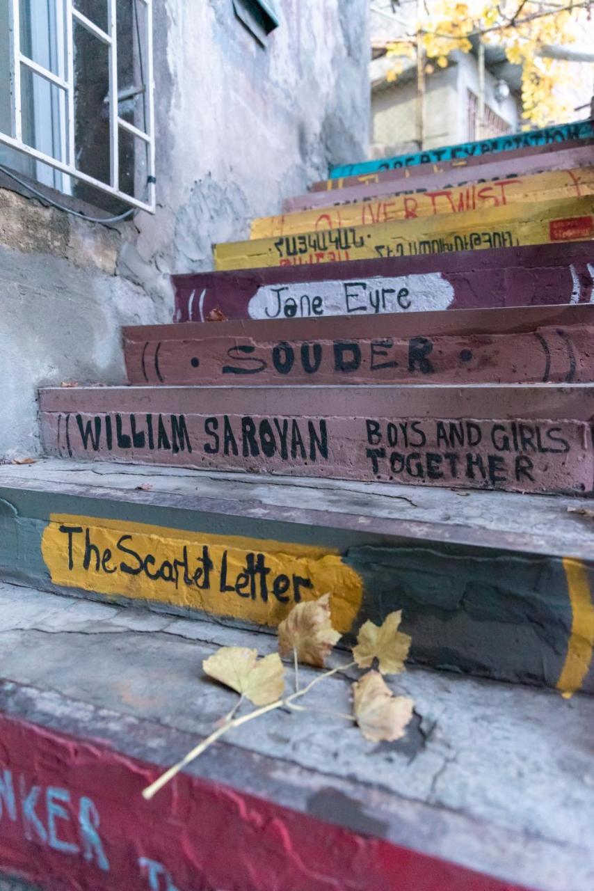 Arteast Hostel Yerevan Bagian luar foto