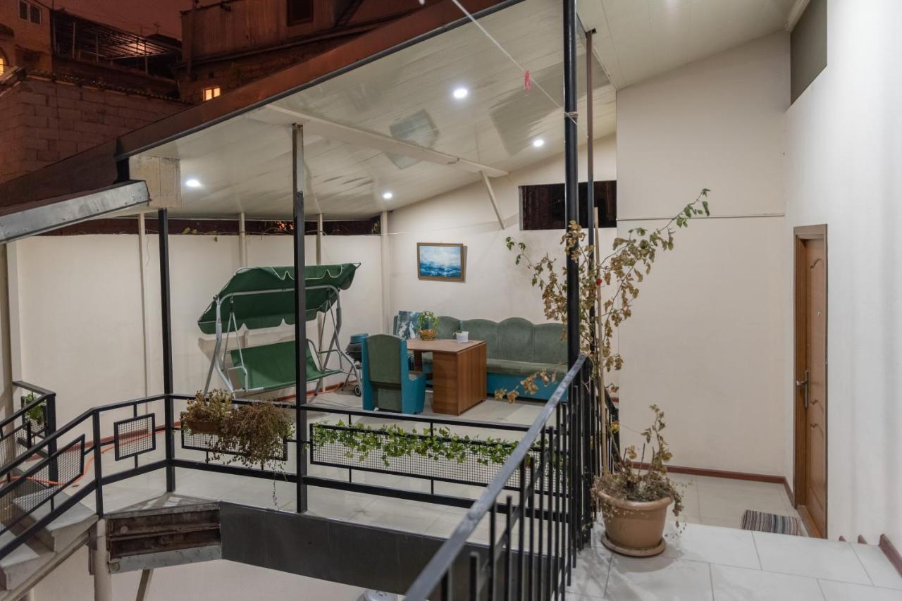 Arteast Hostel Yerevan Bagian luar foto