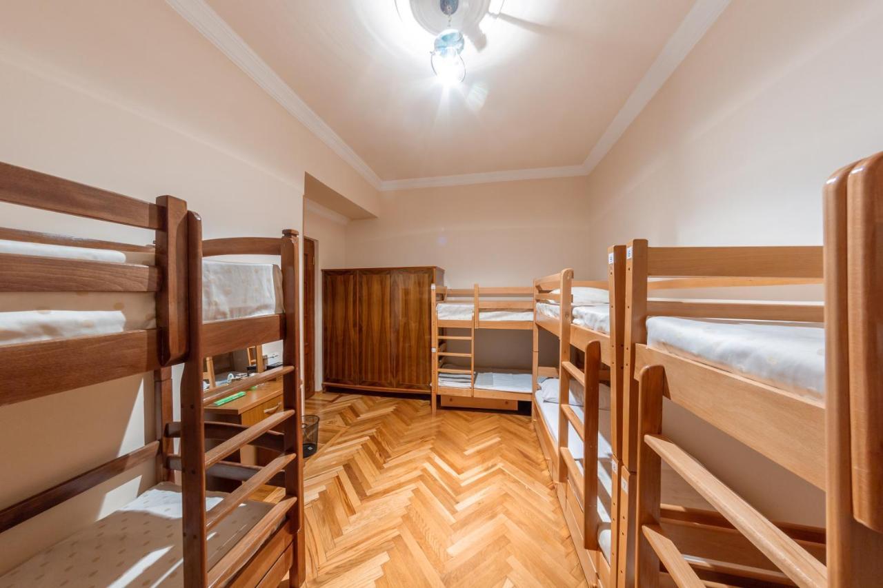 Arteast Hostel Yerevan Bagian luar foto
