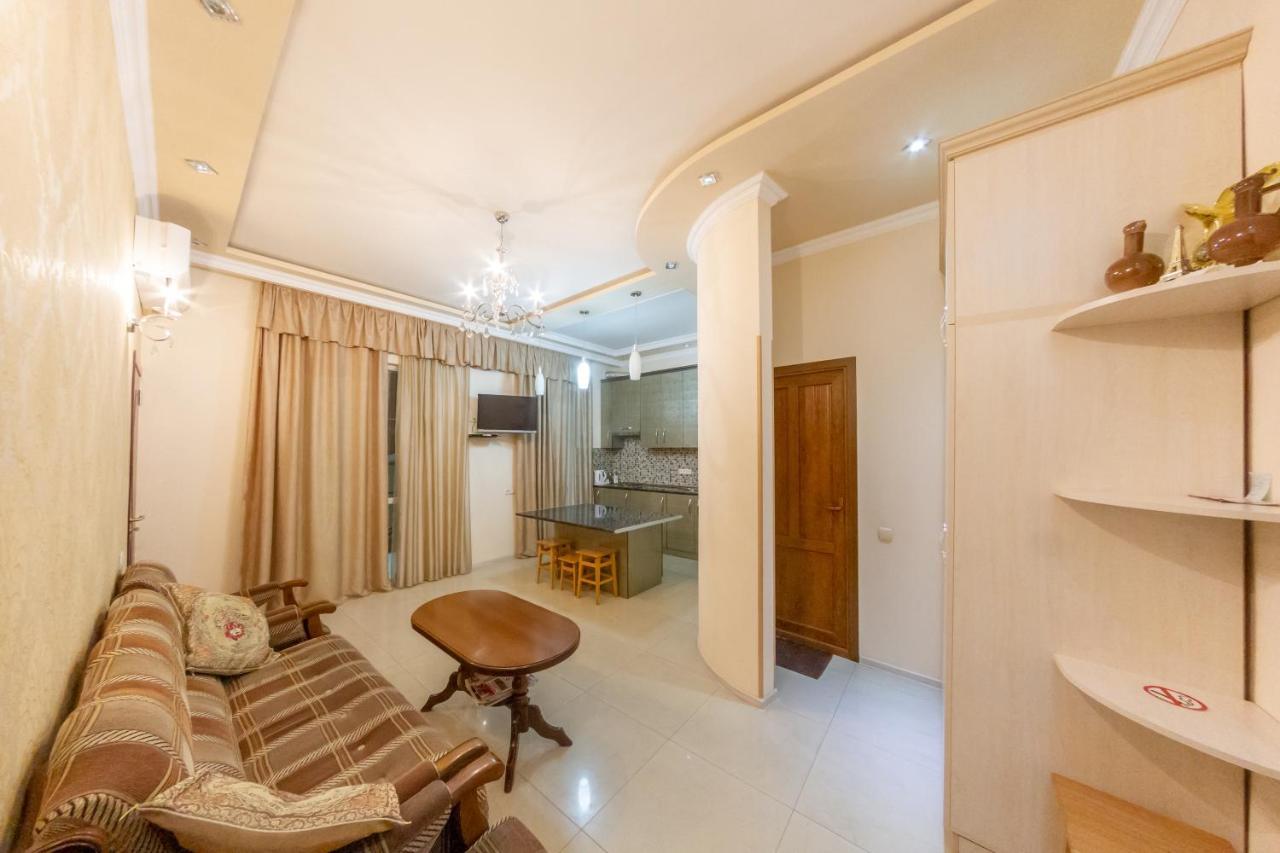 Arteast Hostel Yerevan Bagian luar foto