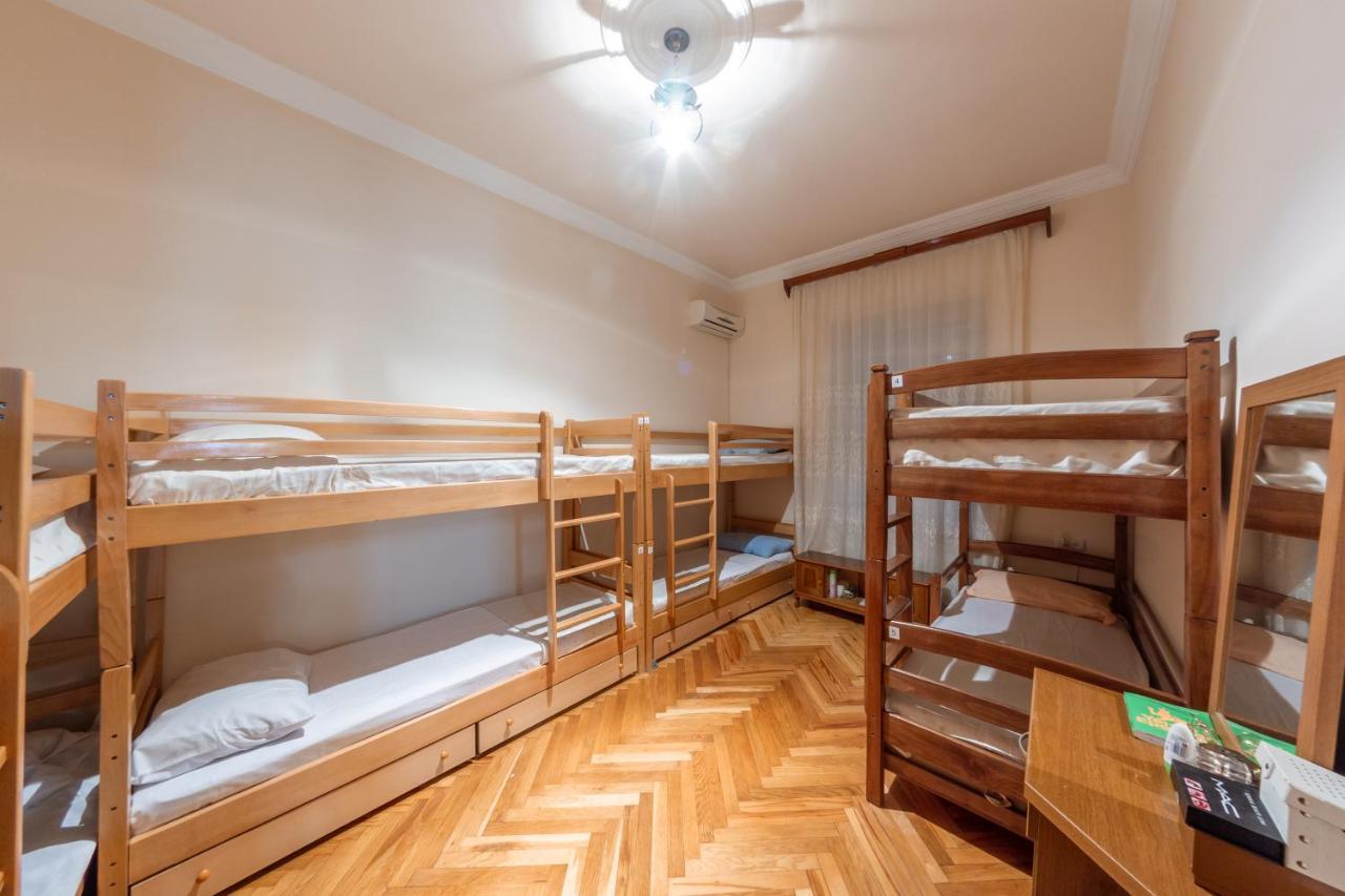 Arteast Hostel Yerevan Bagian luar foto