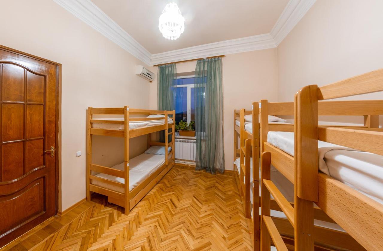 Arteast Hostel Yerevan Bagian luar foto